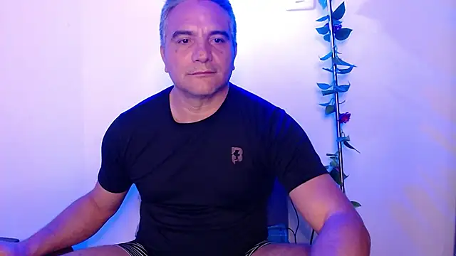 Snapshot of golden_punisher chatting on 03-12-25, 04:19 golden punisher online show from 03-12-25, 04:19