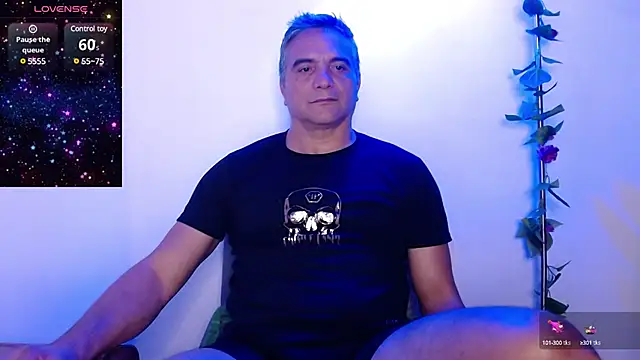 Snapshot of golden_punisher chatting on 03-23-25, 08:59 golden punisher online show from 03-23-25, 08:59