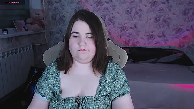 Snapshot of Estelle_Hicks chatting on 05-06-26, 06:57 Estelle Hicks online show from 05-06-26, 06:57