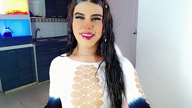 Snapshot of LittleEmmaa chatting on 02-26-26, 05:01 LittleEmmaa online show from 02-26-26, 05:01