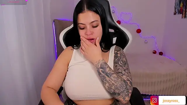 Victoryyy  online show from 11-24-25, 06:18