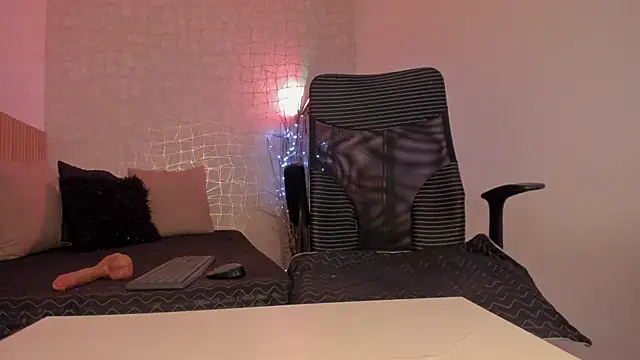 Snapshot of Bella_desi_ chatting on 01-04-25, 03:17 Bella desi online show from 01-04-25, 03:17