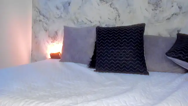 Snapshot of Bella_desi_ chatting on 02-23-25, 12:37 Bella desi online show from 02-23-25, 12:37