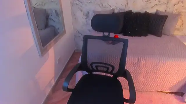 Snapshot of Bella_desi_ chatting on 03-09-25, 12:53 Bella desi online show from 03-09-25, 12:53