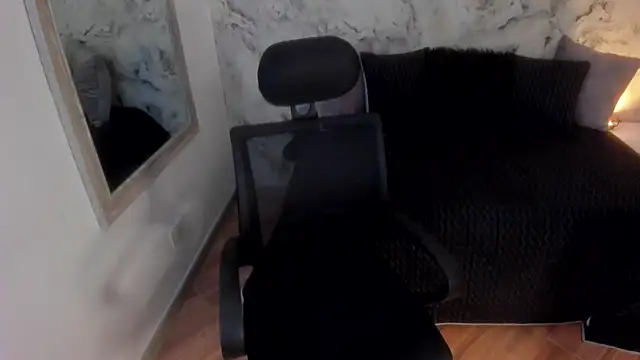 Snapshot of Bella_desi_ chatting on 03-11-25, 12:39 Bella desi online show from 03-11-25, 12:39