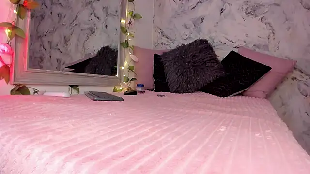 Snapshot of Bella_desi_ chatting on 09-13-25, 01:22 Bella desi online show from 09-13-25, 01:22