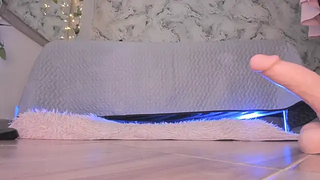 Snapshot of Bella_desi_ chatting on 10-10-25, 01:10 Bella desi online show from 10-10-25, 01:10