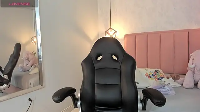 SUNNYCYRUS online show from 01-20-25, 08:18