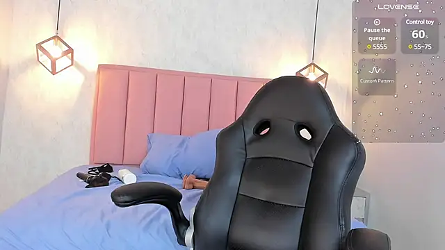 SUNNYCYRUS online show from 02-12-25, 07:35