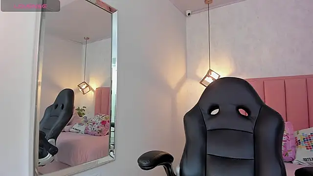 SUNNYCYRUS online show from 03-05-25, 07:38