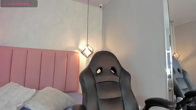 SUNNYCYRUS online show from 10-21-25, 12:50