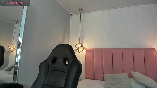 SUNNYCYRUS online show from 10-23-25, 12:26