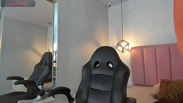 SUNNYCYRUS online show from 04-20-26, 12:52