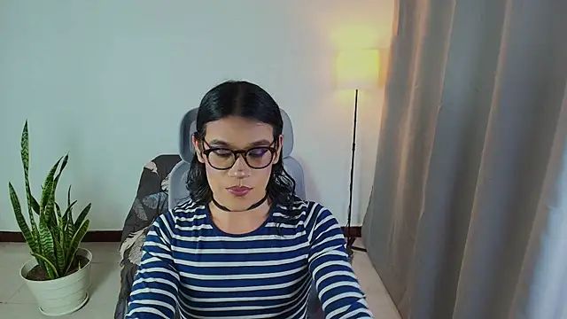 Snapshot of vitta_alfayed chatting on 10-28-25, 11:18 vitta alfayed online show from 10-28-25, 11:18