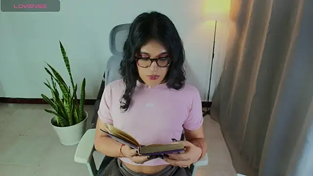 Snapshot of vitta_alfayed chatting on 11-18-25, 11:15 vitta alfayed online show from 11-18-25, 11:15