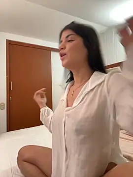 Snapshot of emma_lopes chatting on 11-18-25, 11:15 emma lopes online show from 11-18-25, 11:15