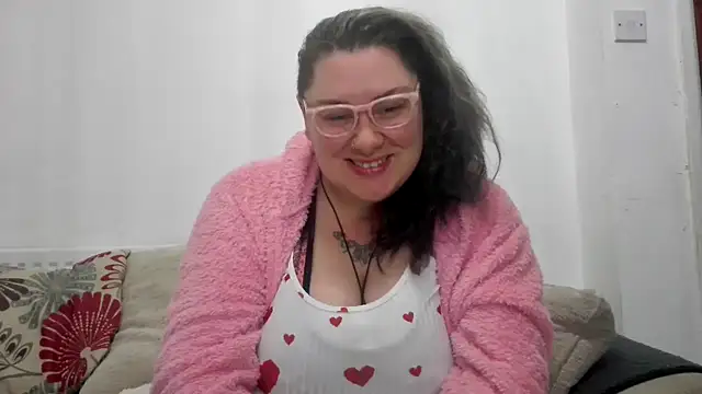 Bustycurves online show from 10-27-25, 08:46