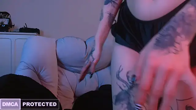 NaughtyLittleFox online show from 01-28-25, 08:25