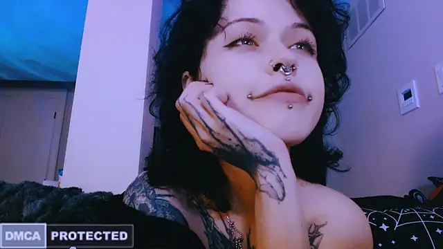 NaughtyLittleFox online show from 04-28-26, 05:45