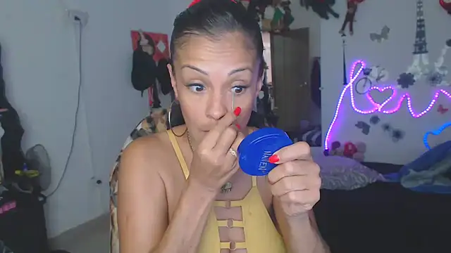 Snapshot of brigitht chatting on 01-10-25, 04:20 brigitht online show from 01-10-25, 04:20