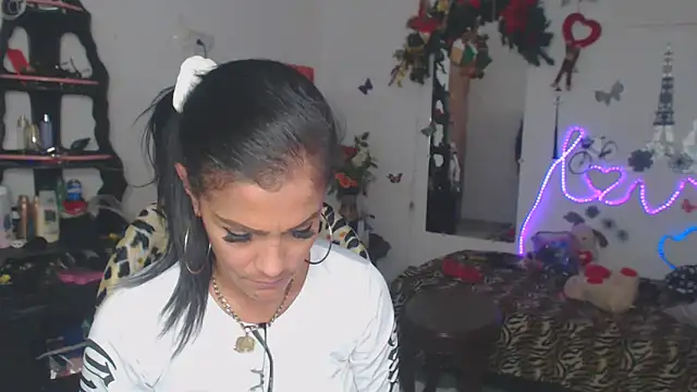 Snapshot of brigitht chatting on 01-15-25, 11:30 brigitht online show from 01-15-25, 11:30