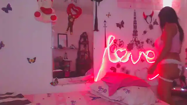 Snapshot of brigitht chatting on 01-23-25, 12:30 brigitht online show from 01-23-25, 12:30