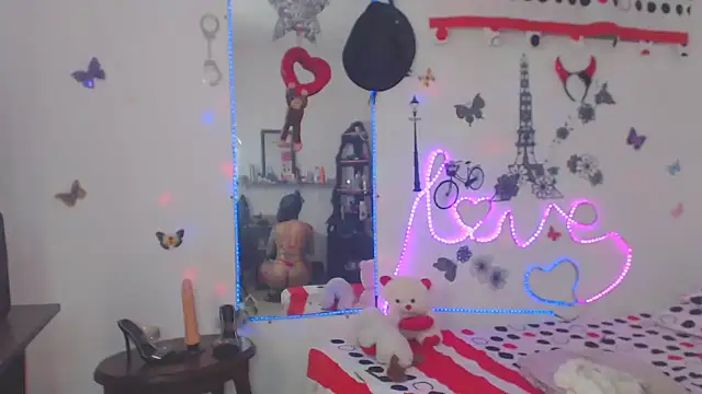 Snapshot of brigitht chatting on 01-26-25, 02:35 brigitht online show from 01-26-25, 02:35