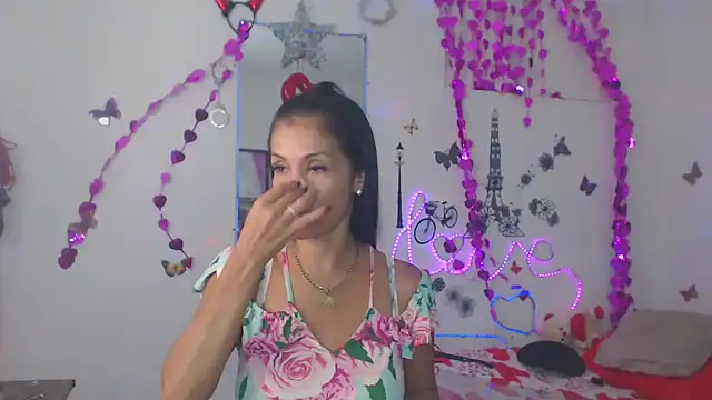 Snapshot of brigitht chatting on 02-05-25, 01:37 brigitht online show from 02-05-25, 01:37