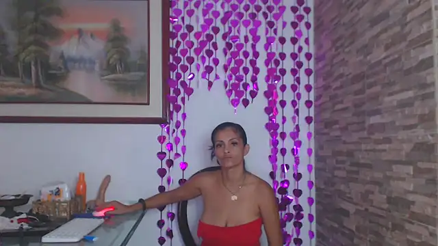 Snapshot of brigitht chatting on 03-18-25, 07:31 brigitht online show from 03-18-25, 07:31