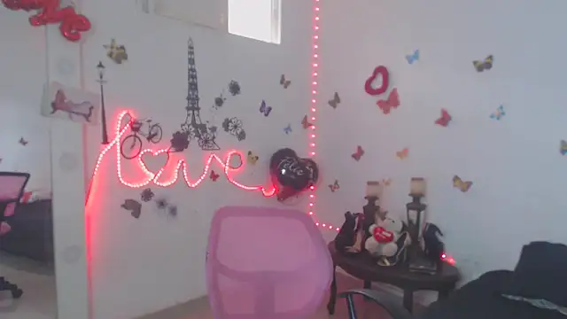 Snapshot of brigitht chatting on 09-11-25, 11:32 brigitht online show from 09-11-25, 11:32