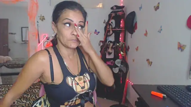 Snapshot of brigitht chatting on 10-19-25, 04:18 brigitht online show from 10-19-25, 04:18