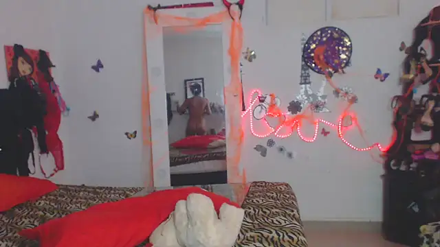 Snapshot of brigitht chatting on 10-22-25, 09:53 brigitht online show from 10-22-25, 09:53