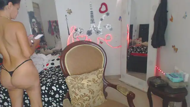 Snapshot of brigitht chatting on 11-18-25, 03:49 brigitht online show from 11-18-25, 03:49