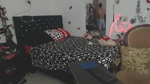 Snapshot of brigitht chatting on 11-19-25, 08:58 brigitht online show from 11-19-25, 08:58