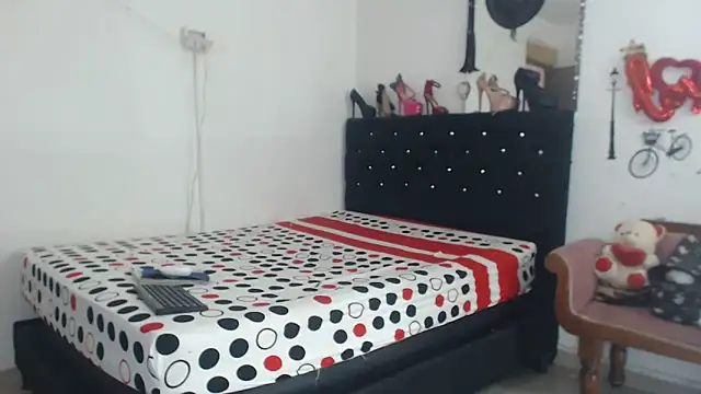 Snapshot of brigitht chatting on 05-25-26, 08:04 brigitht online show from 05-25-26, 08:04