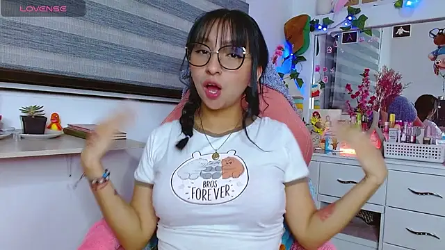 Snapshot of Littlerouse_ chatting on 01-09-25, 01:50 Littlerouse online show from 01-09-25, 01:50