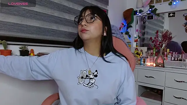 Snapshot of Littlerouse_ chatting on 01-10-25, 01:53 Littlerouse online show from 01-10-25, 01:53