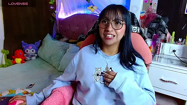 Snapshot of Littlerouse_ chatting on 02-17-25, 10:47 Littlerouse online show from 02-17-25, 10:47