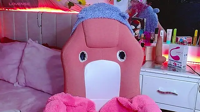 Snapshot of Littlerouse_ chatting on 10-06-25, 11:13 Littlerouse online show from 10-06-25, 11:13