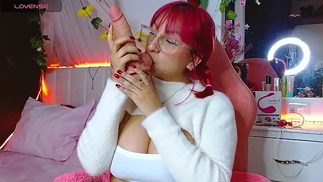 Snapshot of Littlerouse_ chatting on 10-14-25, 05:19 Littlerouse online show from 10-14-25, 05:19