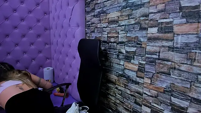 Snapshot of celeste_blue69 chatting on 12-19-24, 02:56 celeste blue69 online show from 12-19-24, 02:56