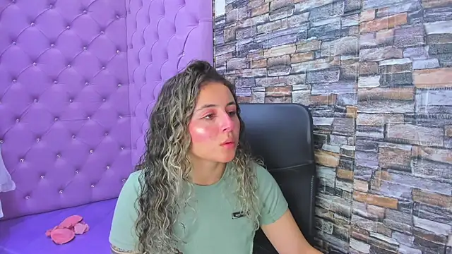 Snapshot of celeste_blue69 chatting on 01-09-25, 02:22 celeste blue69 online show from 01-09-25, 02:22