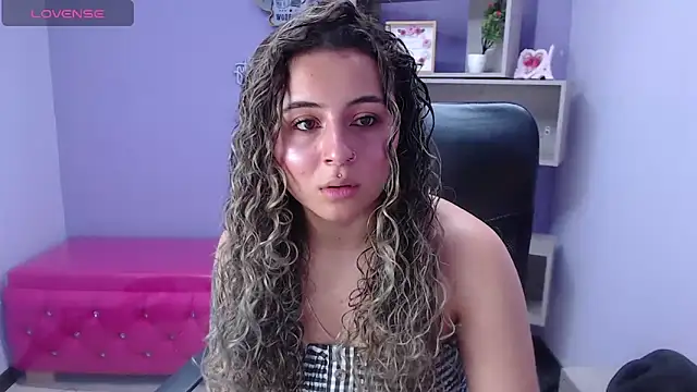 Snapshot of celeste_blue69 chatting on 01-17-25, 02:50 celeste blue69 online show from 01-17-25, 02:50