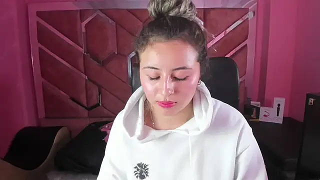 Snapshot of celeste_blue69 chatting on 02-06-25, 05:46 celeste blue69 online show from 02-06-25, 05:46