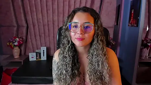 Snapshot of celeste_blue69 chatting on 02-13-25, 03:18 celeste blue69 online show from 02-13-25, 03:18