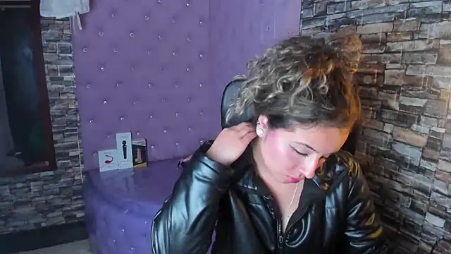 Snapshot of celeste_blue69 chatting on 02-14-25, 06:34 celeste blue69 online show from 02-14-25, 06:34