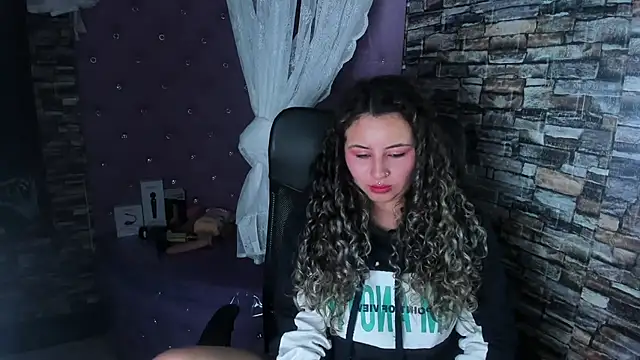 Snapshot of celeste_blue69 chatting on 02-15-25, 08:44 celeste blue69 online show from 02-15-25, 08:44