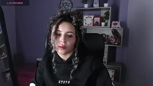 Snapshot of celeste_blue69 chatting on 02-21-25, 08:07 celeste blue69 online show from 02-21-25, 08:07