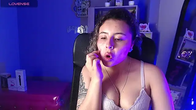 Snapshot of celeste_blue69 chatting on 03-11-25, 06:32 celeste blue69 online show from 03-11-25, 06:32