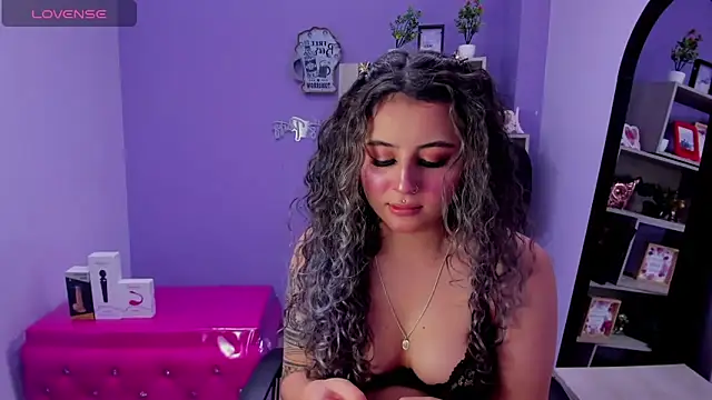 Snapshot of celeste_blue69 chatting on 03-15-25, 02:46 celeste blue69 online show from 03-15-25, 02:46